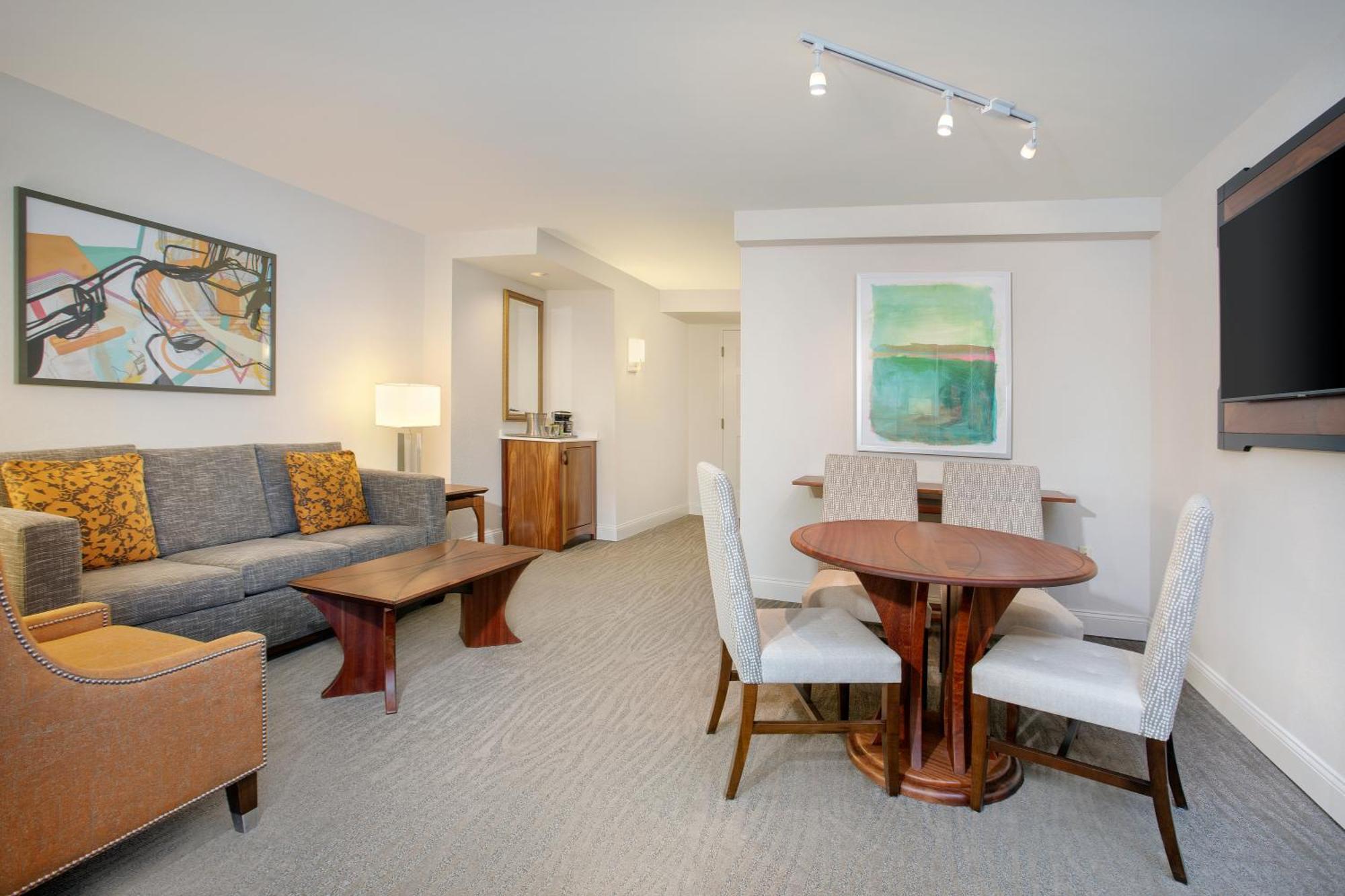 One-Bedroom King Suite with Roll-in Shower - Mobility/Hearing Access