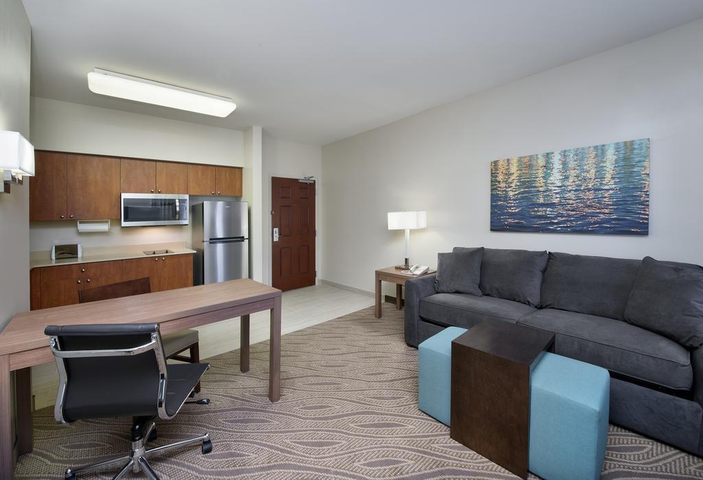 One-Bedroom King Suite - Non-Smoking