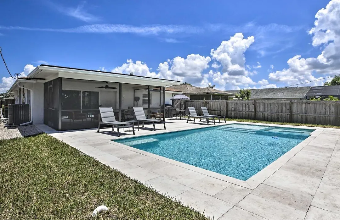 Chic Beach House With Lanai And Private Yard!-1