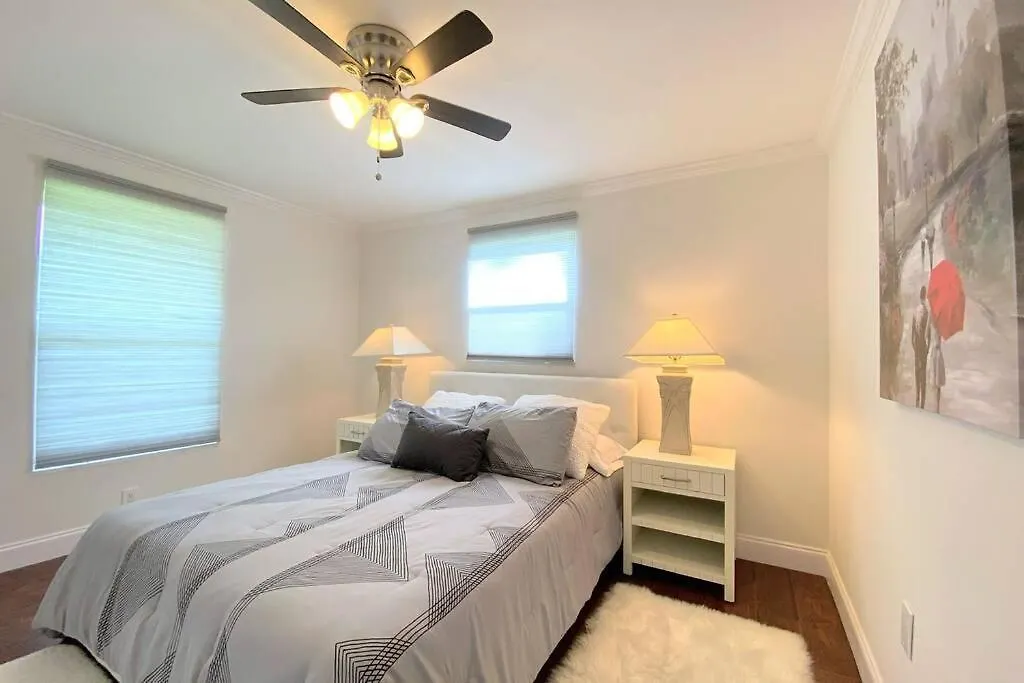 Cheerfull 4/Bed/ 3 Bath / Pool / Best Location-1