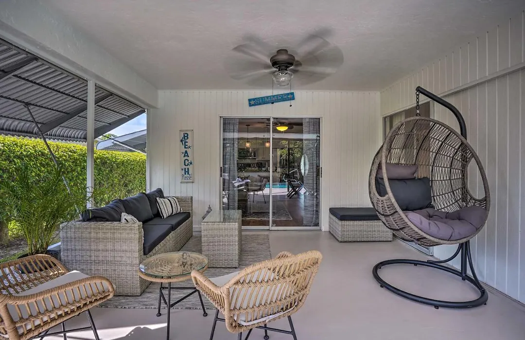 Naples Oasis W/ Screened Pool, Bike To Beach!-1