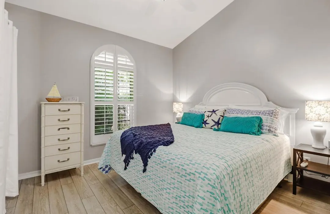 Cozy Beach House - 5 Minutes From Vanderbilt Beach-1