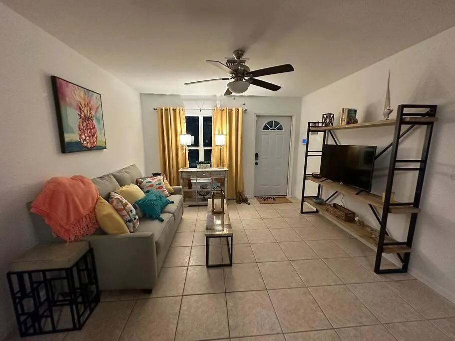 2/1 Naples Hideaway-1