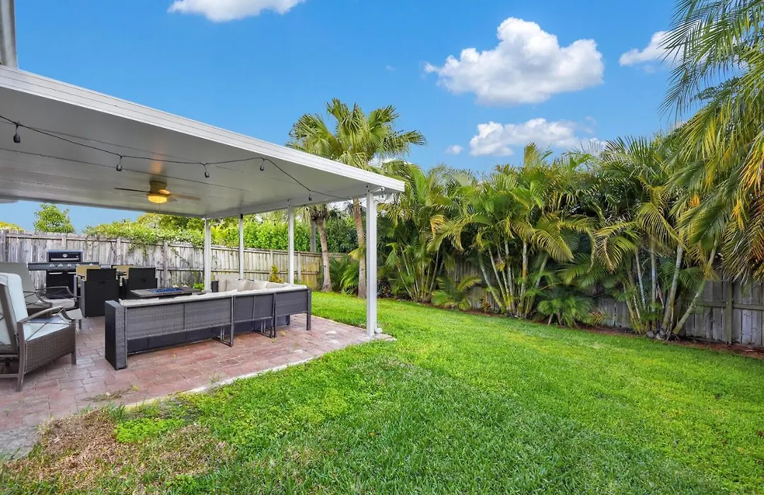 Charming House One Mile From Vanderbilt Beach-1