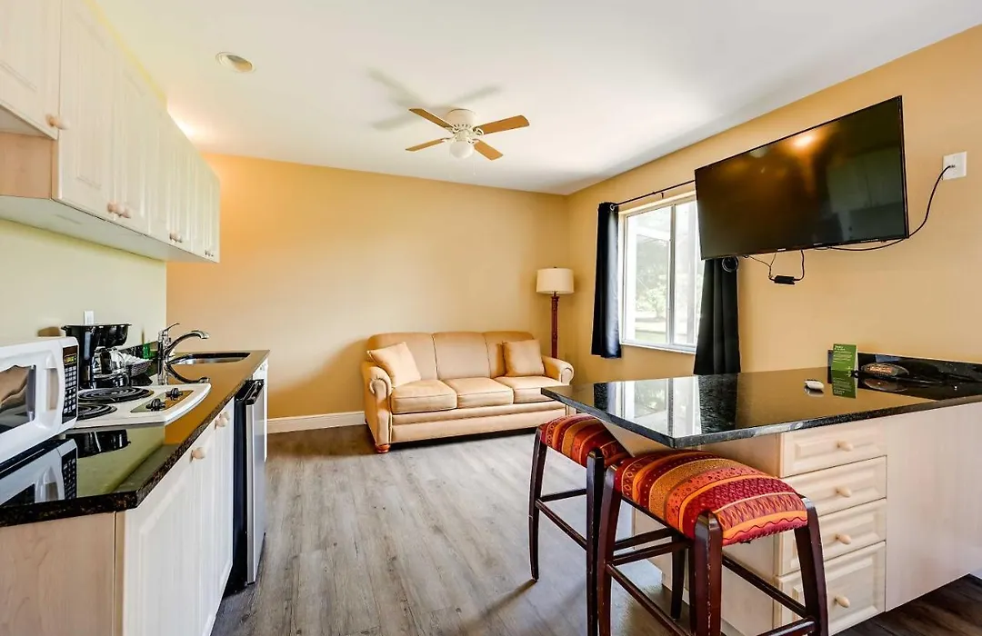 Naples Vacation Rental With Grill, Resort Pool!-1