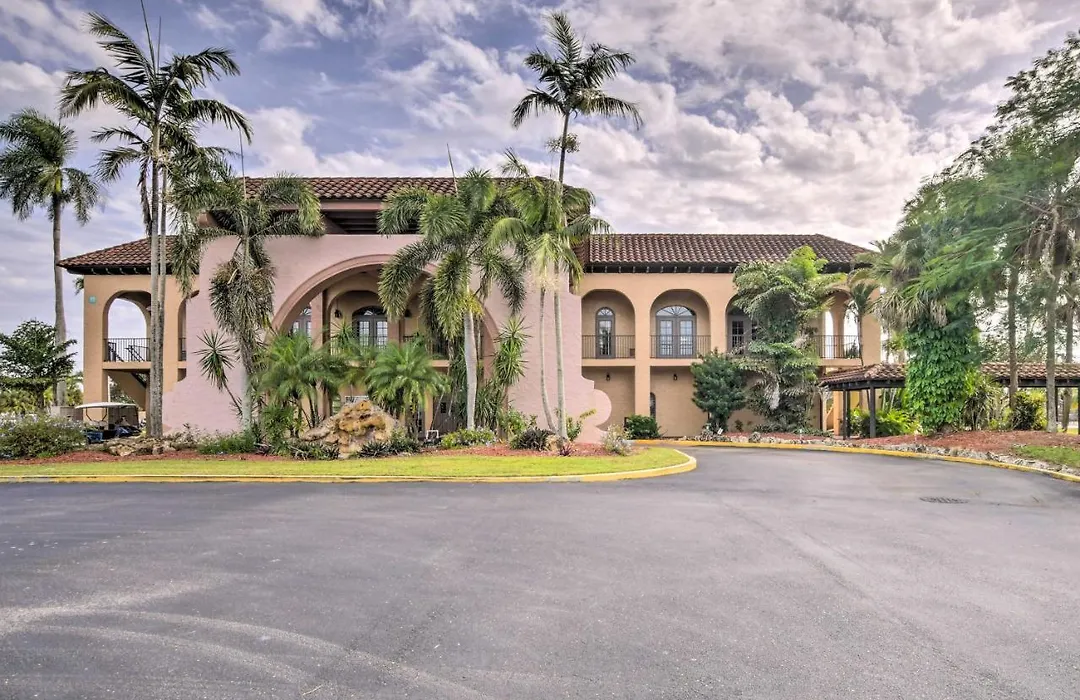Naples Escape With Community Pool And Marina View!-1
