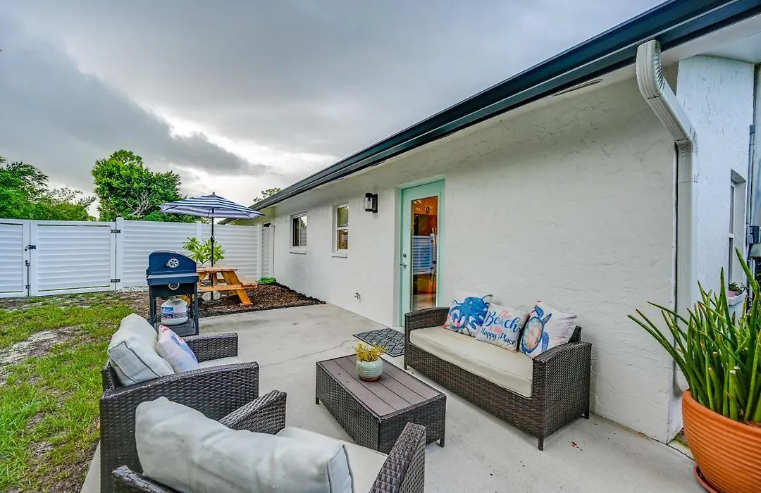 Sunny Florida Escape W/ Patio, Grill & Fire Pit!-1