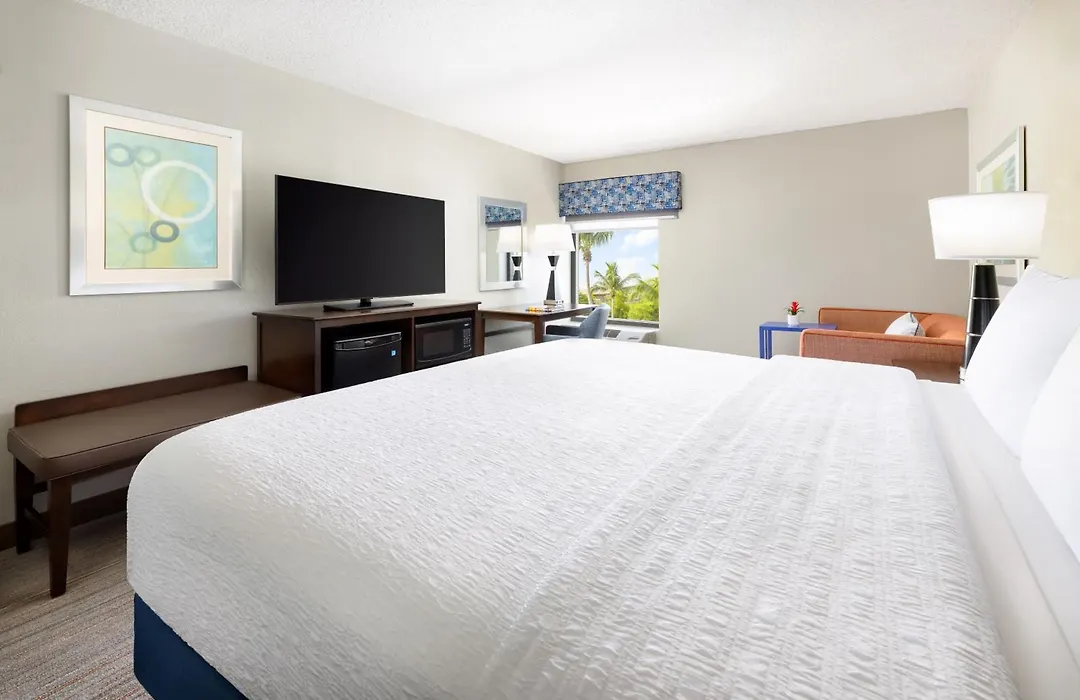 Hampton Inn Naples-Central-1