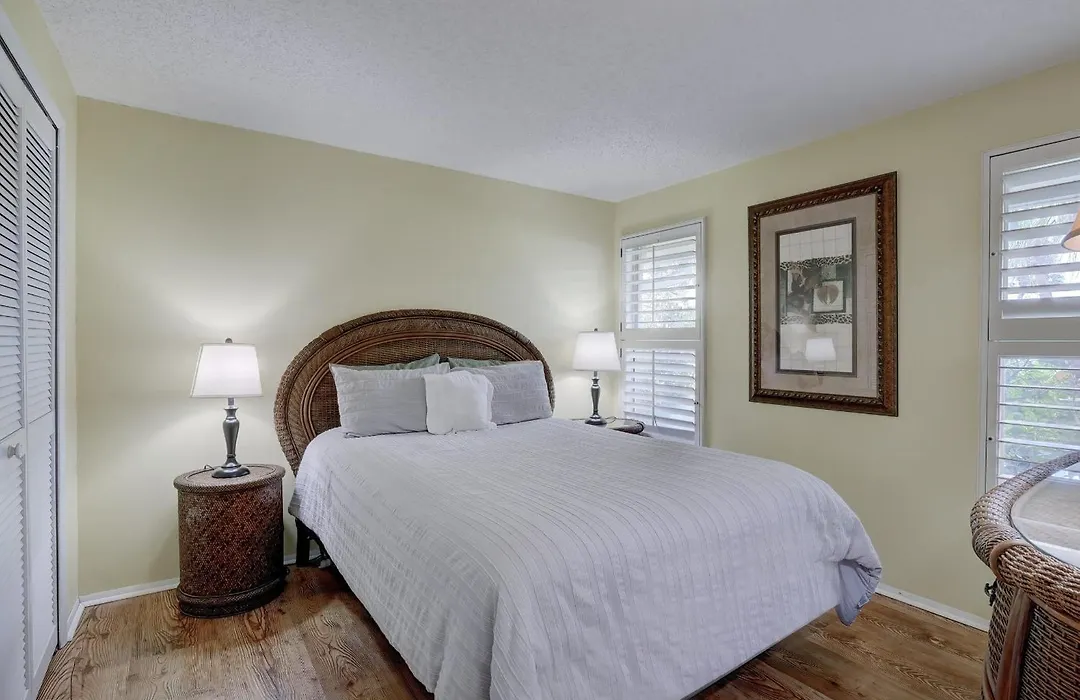 Pool And Spa Home In Kings Lake Of Naples Florida-1