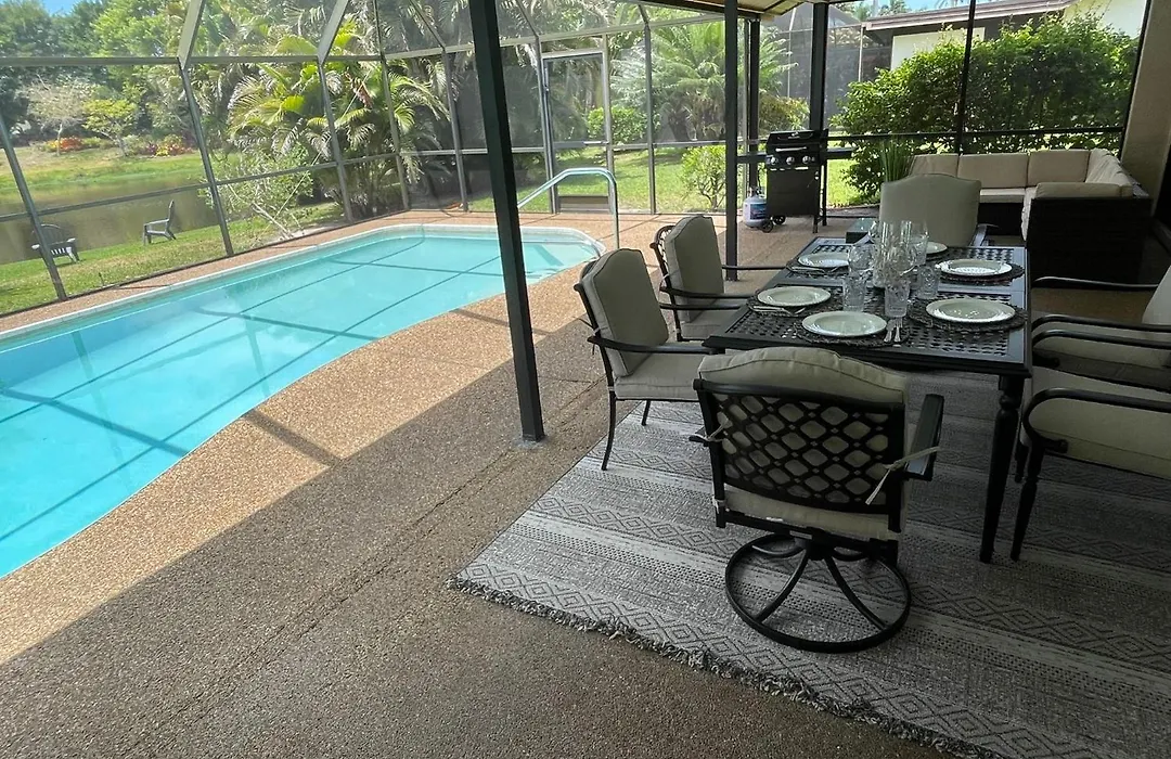 Pool Home With A New Sparkling Pool, Close To Beach, Lovely Lake View-1