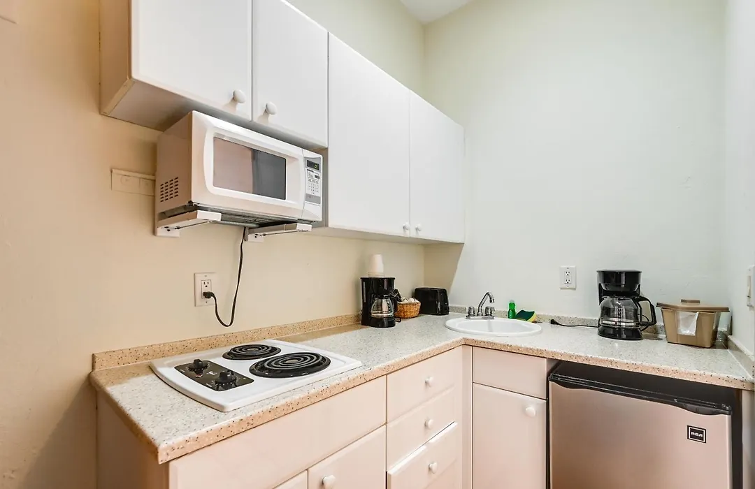 Community Pool And Tennis Courts! Naples Studio-1