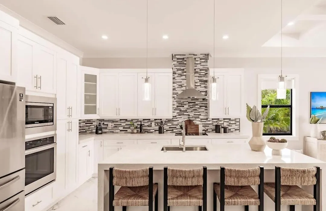 Luxury Naples 4Br W Pool Near Vanderbilt Beach-1
