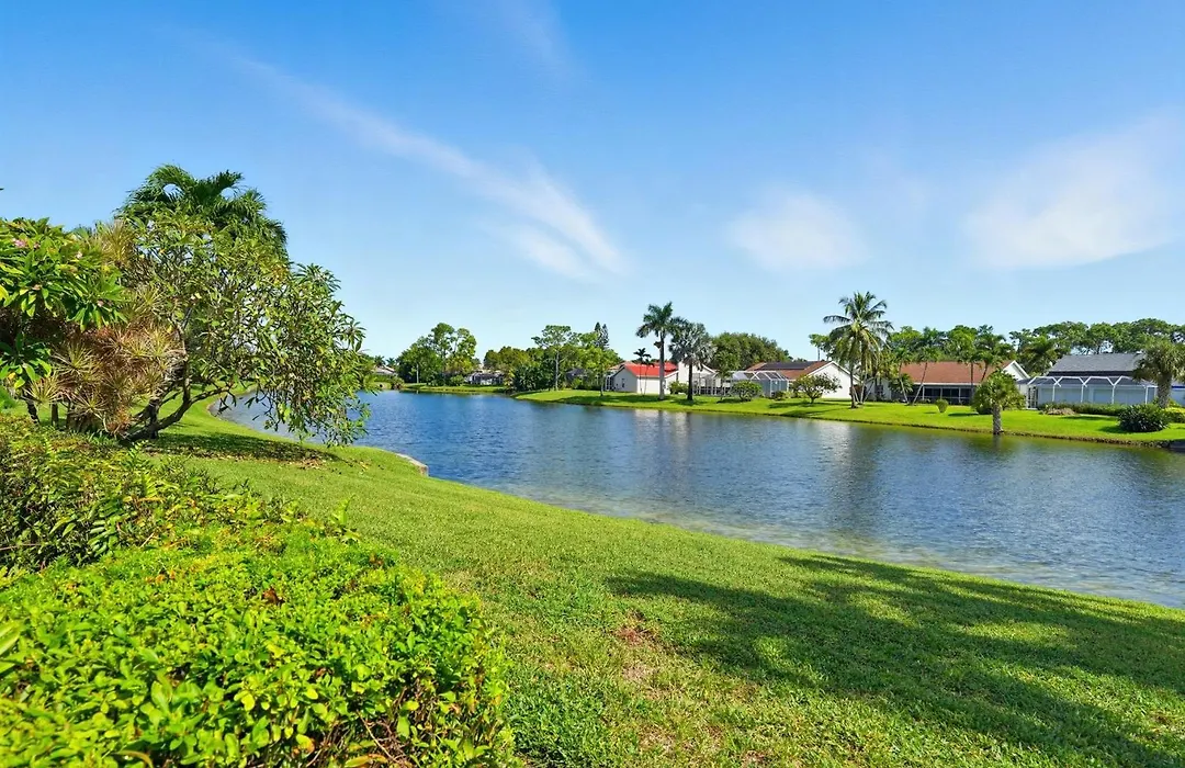 Superb Lakeside Villa With Private Pool Naples-1