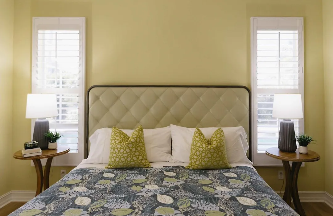 Neapolitan Vacation Rentals - Pet Friendly, Newly Updated Luxury Home With Private Pool! Complete Privacy And Only A 10 Minute Walk To Vanderbilt Beach Close To Mercato And The Best Of Naples-1