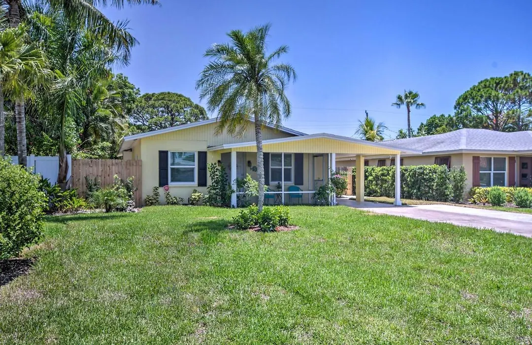 Tasteful Home W/ Patio + Grill < 2 Mi To Beach!-1