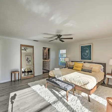 Upscale Naples Outdoor Getaway About 4 Miles To Beach-2