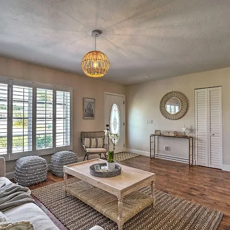 Naples Oasis W/ Screened Pool, Bike To Beach!-2