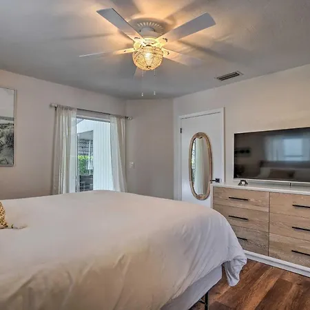 Naples Oasis W/ Screened Pool, Bike To Beach!-3