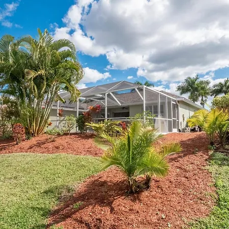 Fantastic Pool And Hot Tub House In Naples-2