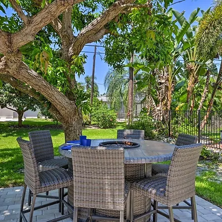 Bright Family Home, Walk To Vanderbilt Beach!-3