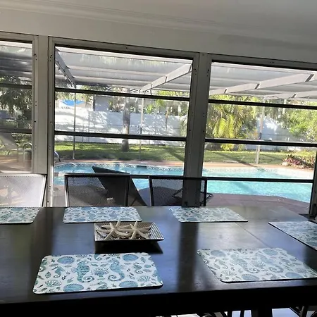 The Flip Flop - Updated Vacation Home!-2