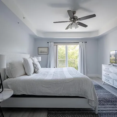 Modern 1Br Condo-5 Min Bike Ride To The Beach-2