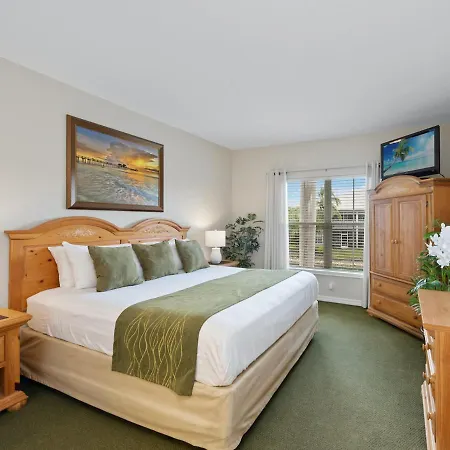 Lely Greenlinks Top Floor - On Golf Course, Minutes From Beaches, Downtown!-3