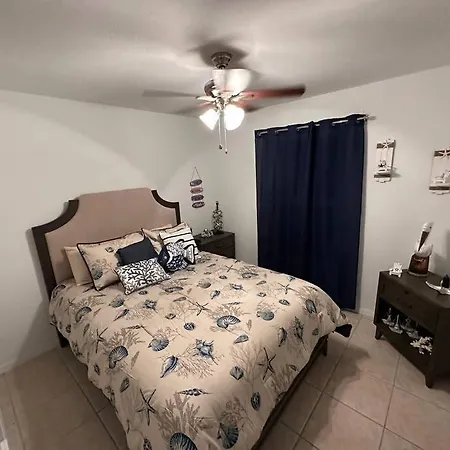 2/1 Naples Hideaway-3