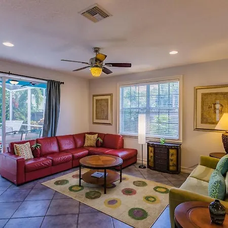 Spacious & Luxurious..Mile To Beach..Large Heated Pool & Shower-2
