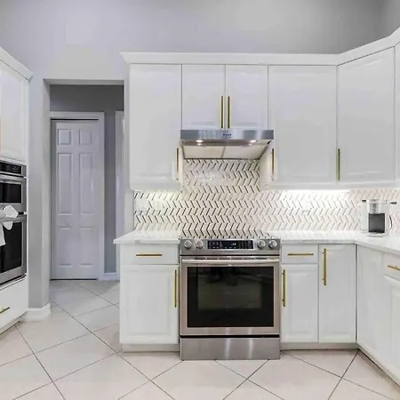 Luxury Home, Close To The Beach And Heated Pool.-2