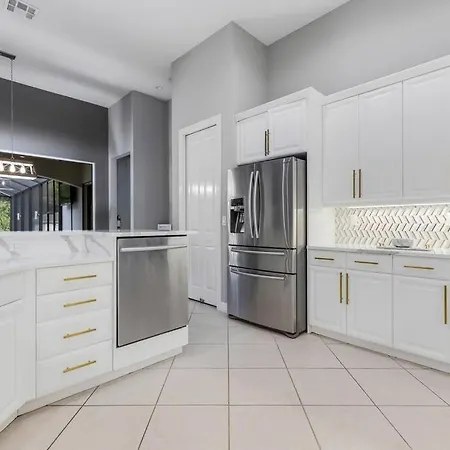Luxury Home, Close To The Beach And Heated Pool.-3