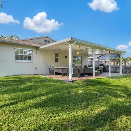 Charming House One Mile From Vanderbilt Beach-2