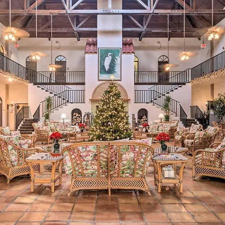 Cozy Naples Retreat W/ Community Pool & Water View-2