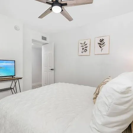Lovely 2-Bdr W/Patio, Lake Park!-2