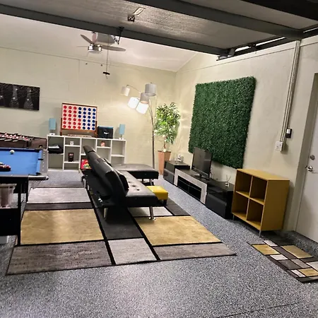 Freshly Remodeled 1970'S Single Story Villa-3