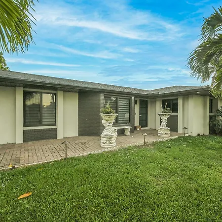 Tropical Naples Hideaway - 1 Mi To Beaches!-3