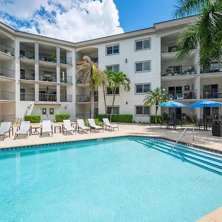 Vibrant Condo In Central Naples!-2