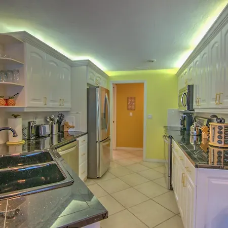 Pool And Spa Home In Kings Lake Of Naples Florida-2