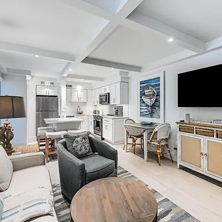 Coastal Downtown Naples Condo - Walk To The Beach!-2