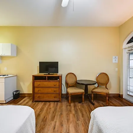 Naples Escape With Community Pool And Marina View!-3