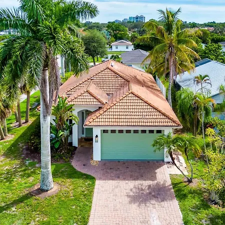 Neapolitan Vacation Rentals - Pet Friendly, Newly Updated Luxury Home With Private Pool! Complete Privacy And Only A 10 Minute Walk To Vanderbilt Beach Close To Mercato And The Best Of Naples-3