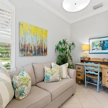 Neapolitan Vacation Rentals - Pet Friendly, Newly Updated Luxury Home With Private Pool! Complete Privacy And Only A 10 Minute Walk To Vanderbilt Beach Close To Mercato And The Best Of Naples-2