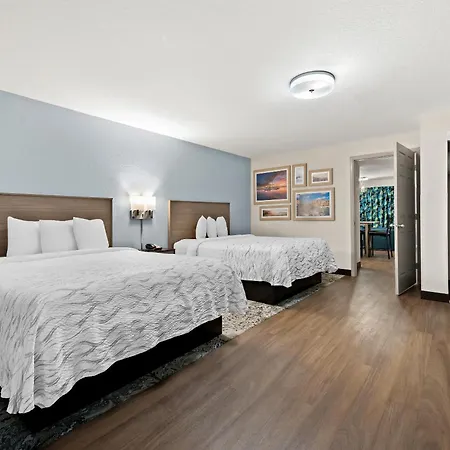 Red Roof Inn Plus+ & Suites Naples Downtown-5Th Ave S-3