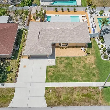 Coastal Naples Pool Retreat Pet-Friendly Tiki Bar Oasis-2