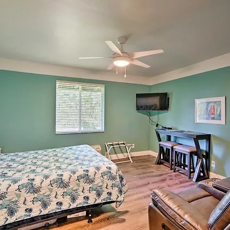 Quaint Naples Studio With Community Fitness Center-2